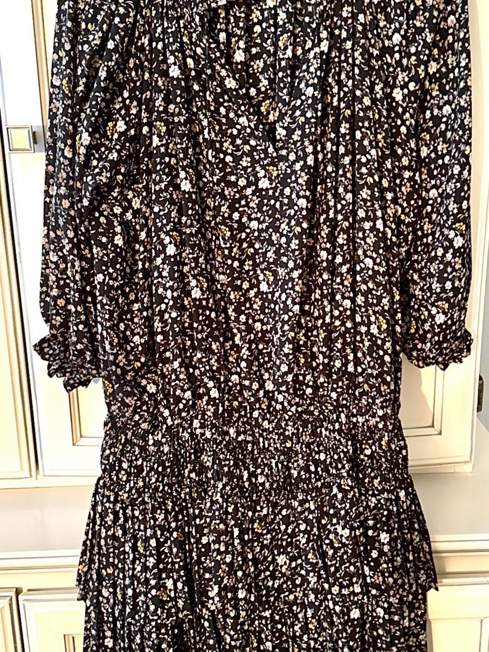 Current Air - Dress 3/4 Sleeve Sz M. Ruffled Neck, Sleeves, Blk, Wte, yel. Adorb